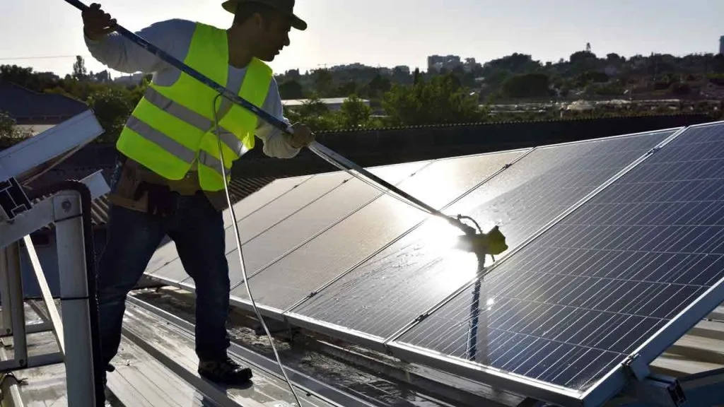 Solar panel cleaning service in Lake Macquarie